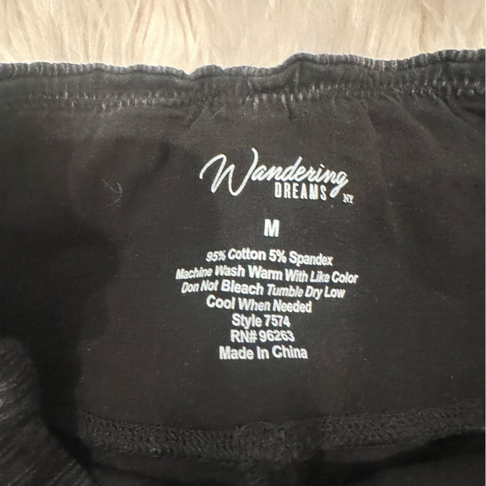 Black Leggings With Pockets - Picture 4 of 4